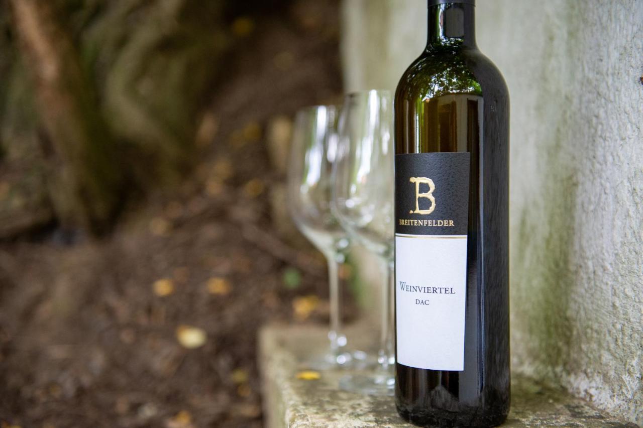 Weingut Breitenfelder Retz Exterior foto